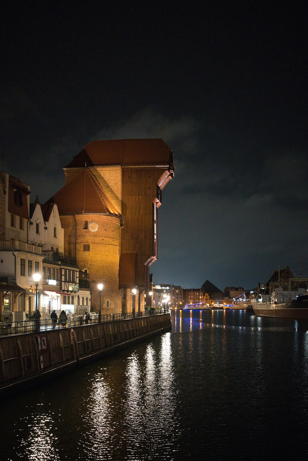 gdansk waterfront night